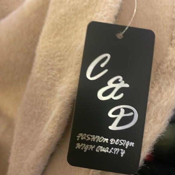 Faux Fur and Wool Hooded Cape - Picture 3 of 3